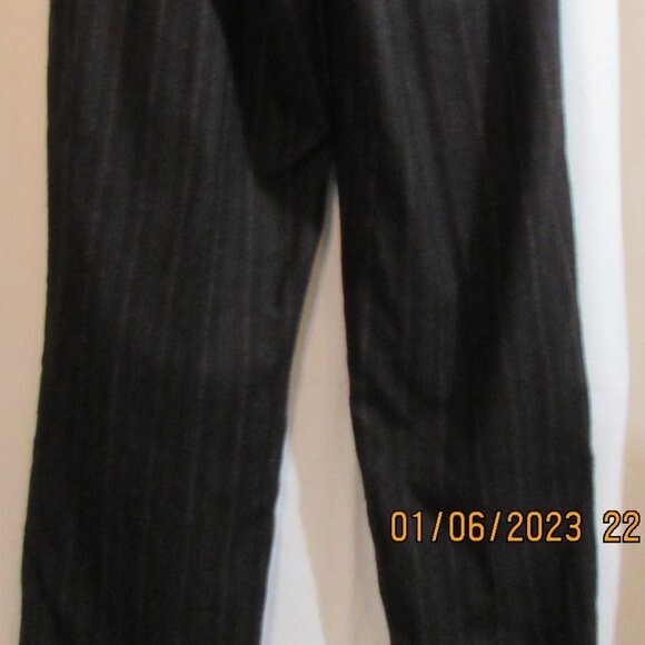 VINTAGE LIZ CLAIBORNE WOOL DRESS PANTS SIZE 8 BLACK PINSTRIPS PLEATED - Picture 6 of 10